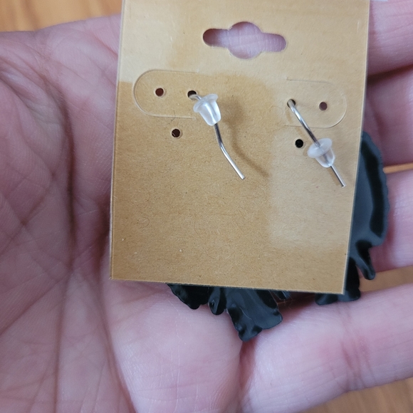 Bellatrix Lestrange Harry Potter Dangle Earrings - Picture 3 of 5